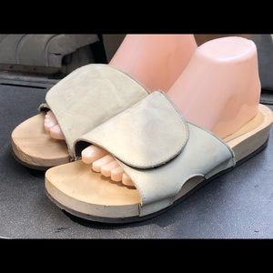 Lisa B. Women’s  White Leather Slide On Sandals